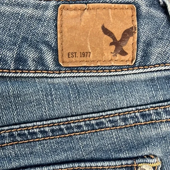 AEO Super Stretch Midi Denim Shorts - Women’s Size 10 - Picture 7 of 7